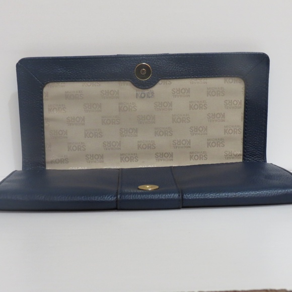 MICHAEL KORS CLUTCH - Picture 6 of 8